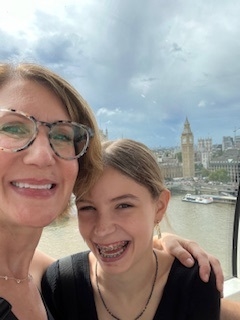 Leigh Lane Peine on vacation with daughter